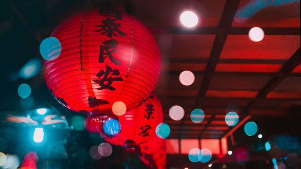 Chinese-lanterns-languages-london-night