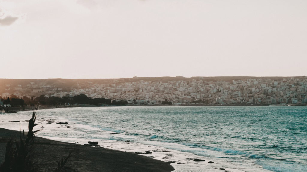 Blick auf Sitia im Sonnenuntergang