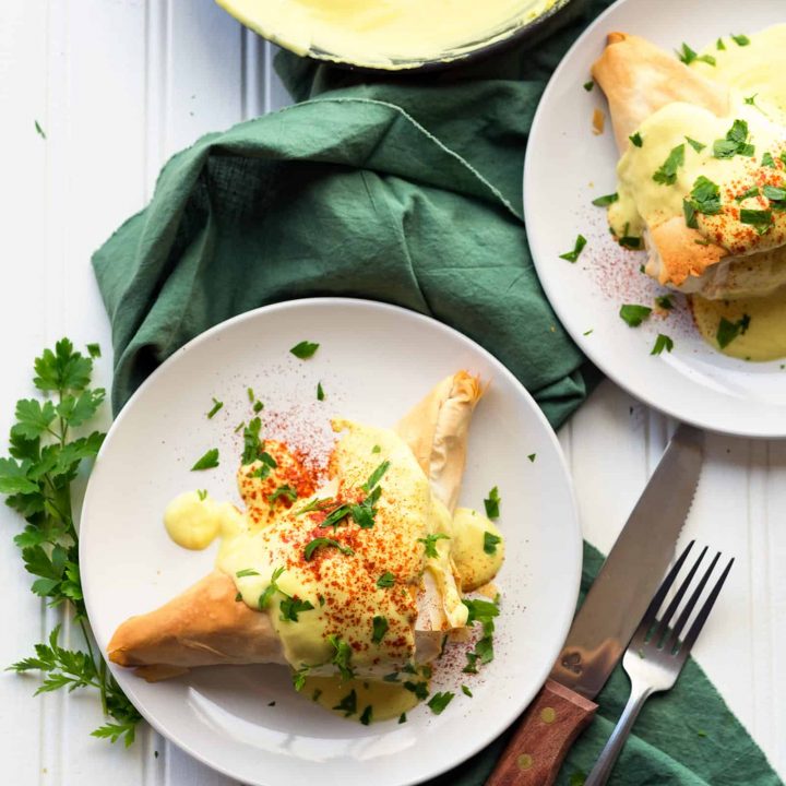 Need a fun brunch recipe? These Tofu Benedict Fillo Pockets are equal parts fancy and delicious! With an easy #vegan Hollandaise sauce. #dairyfree #eggfree