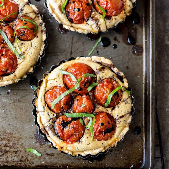 Creamy Tomato Basil Tartlets! Summer is coming to an end, so use up some of those tasty, garden-fresh tomatoes in these delicious, gluten-free, soy-free tartlets! #vegan #veganyackattack