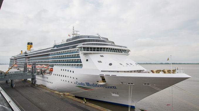 CostaMediterranea-1 Die Costa Mediterranea an der Pier in Bremerhaven