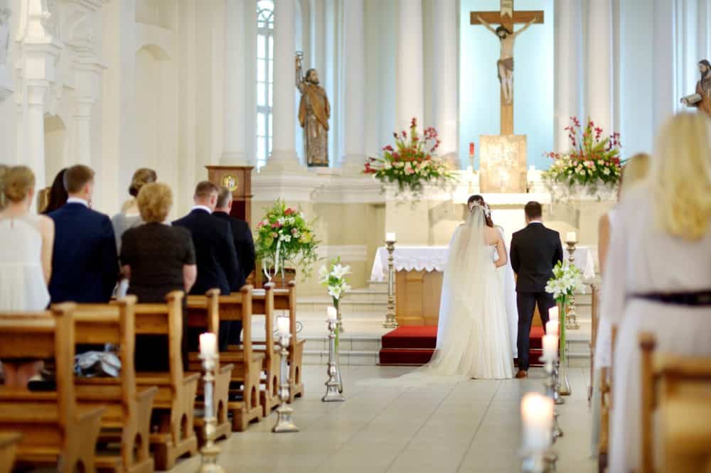 Standesamtliche Trauung einige Zeit vor kirchlicher Trauung Standesamtliche Trauung einige Zeit vor kirchlicher Trauung