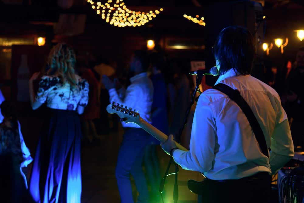 Heiratsantrag: 40 Ideen & Tipps für einen wunderschönen Antrag! 9 Ein Antrag bei einem Konzert
