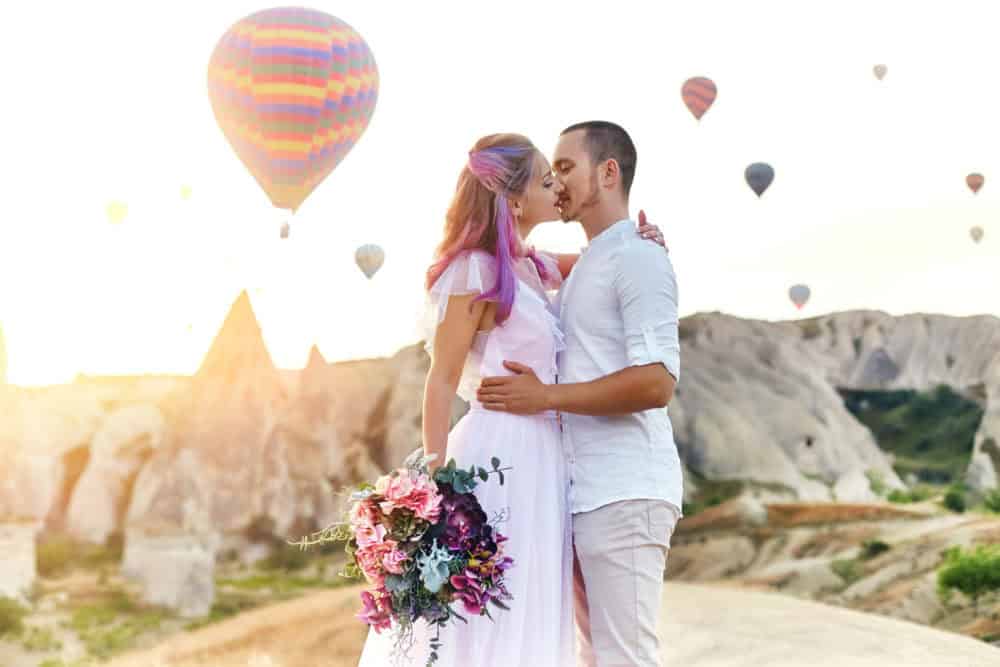 Hochzeitsfotos: 9 Ideen und Inspirationen für schöne Bilder 11 Hochzeitsfotos in den Flitterwochen Brautpaar