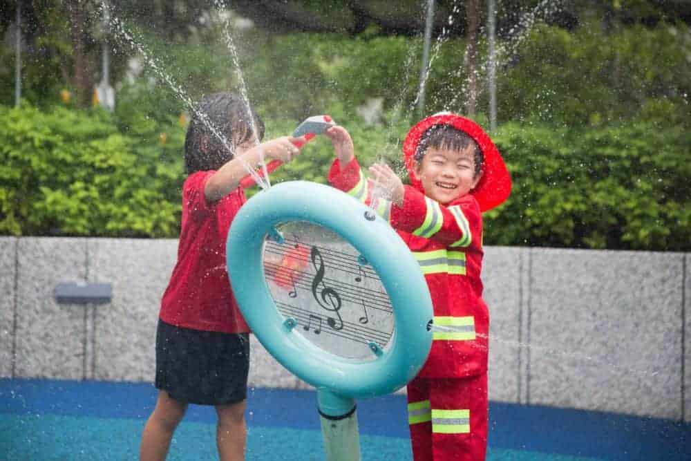two children water-play learning