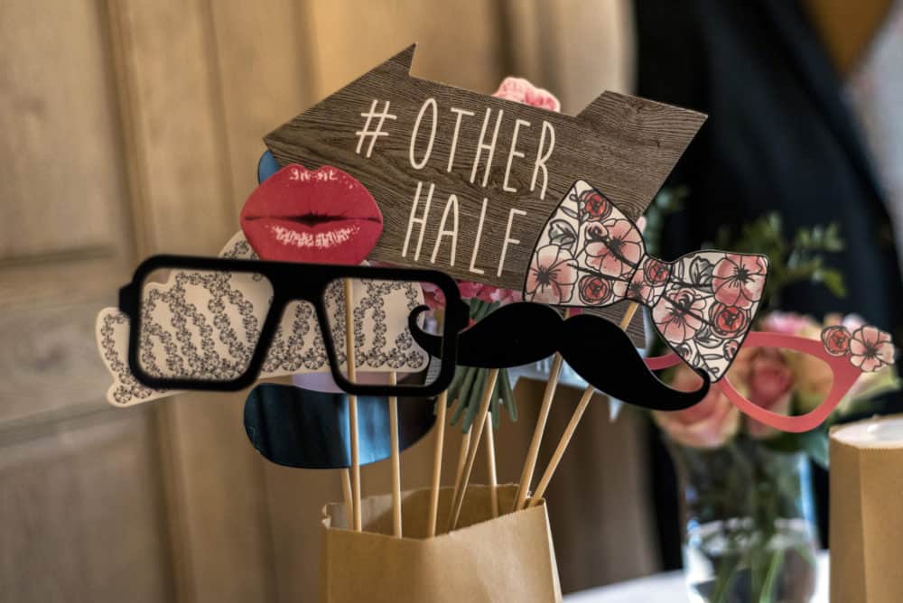 Unterhaltung Fotobox Unterhaltung Hochzeit Eine Fotobox ist eine tolle & vor allem unterhaltsame Möglichkeit, Erinnerungen von der Party zu schaffen.