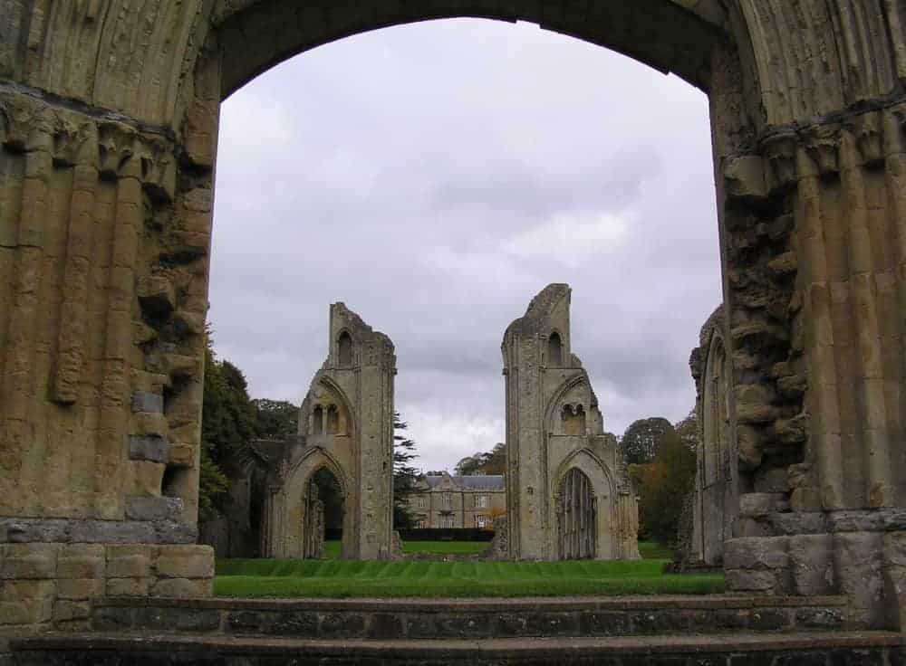 GLASTONBURY-ABBEY