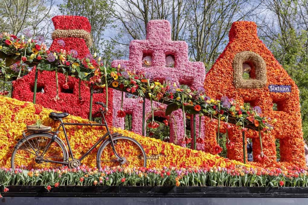 Flower float with iconic dutch apartments