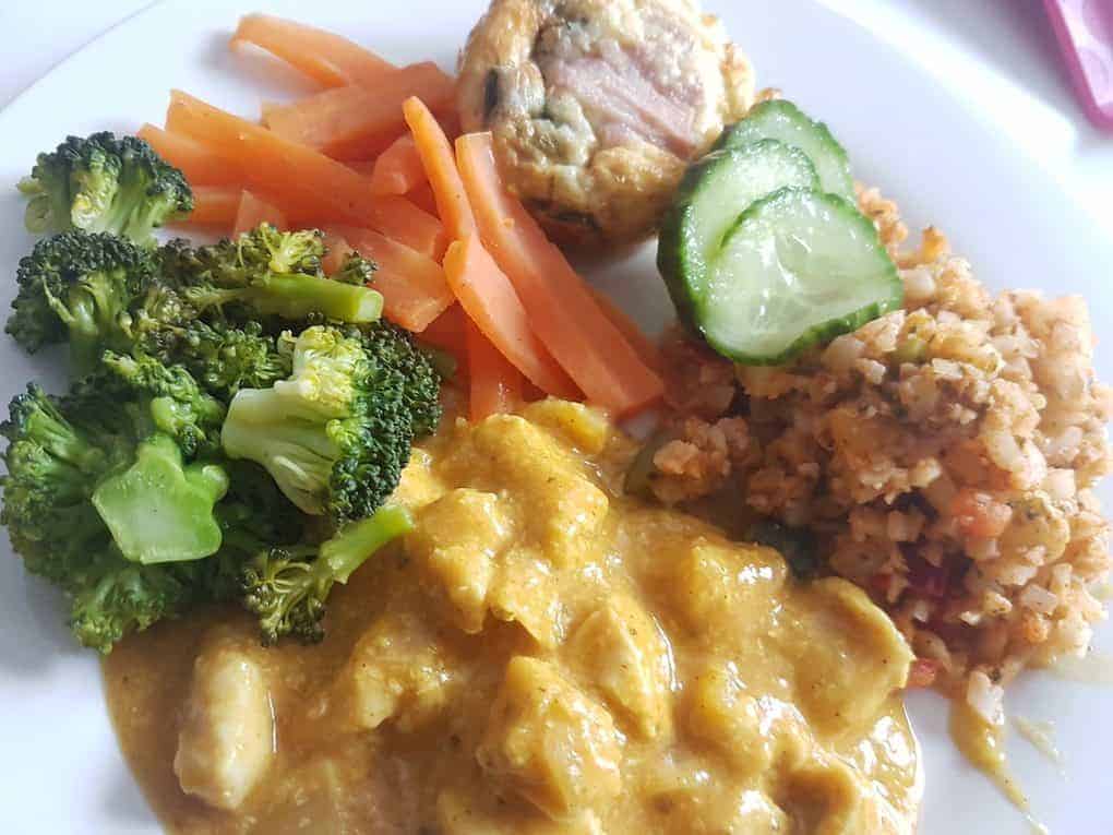 Chicken curry with caulirice and mix vegetables for fasting 800