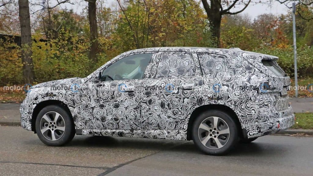 BMW iX1 - Side