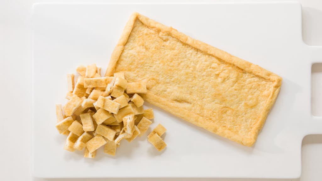 Hijiki no Nimono (Hijiki Salad Recipe) Fried tofyu adds protein and texture to the hikiki salad.