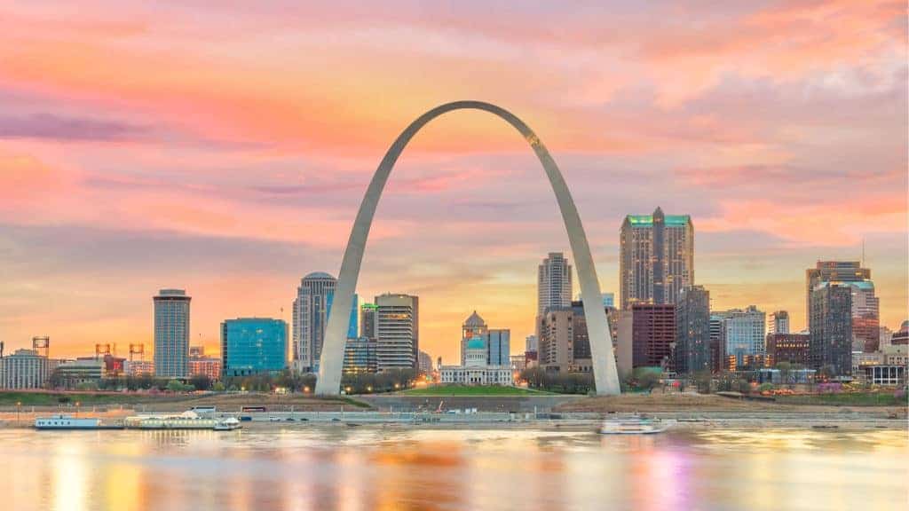 St. Louis downtown city skyline with the Gateway Arch.