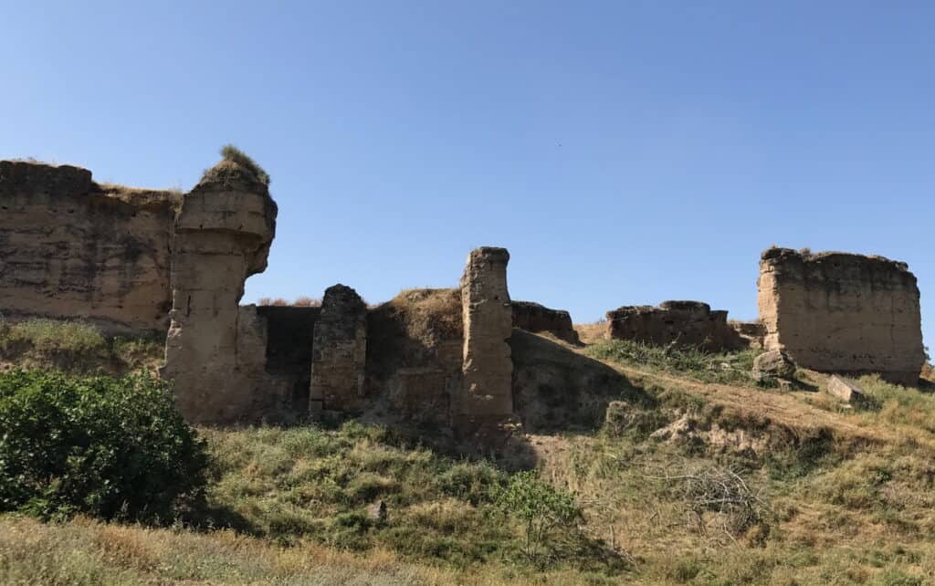 Firmada el acta de replanteo de la 1ª Fase del proyecto de 'Restauración de la muralla del Castillo de Lora del Río' 1 Restos del Castillo de Lora del Río