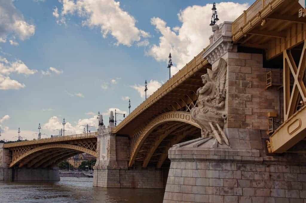 Margaret Brücke das wahrzeichen der Donau Metropole Margaret Brücke das wahrzeichen der Donau Metropole
