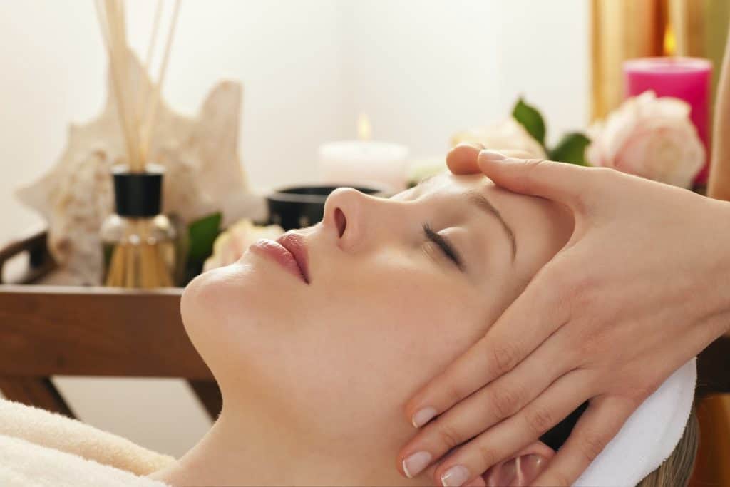 masaje de reflexología facial
