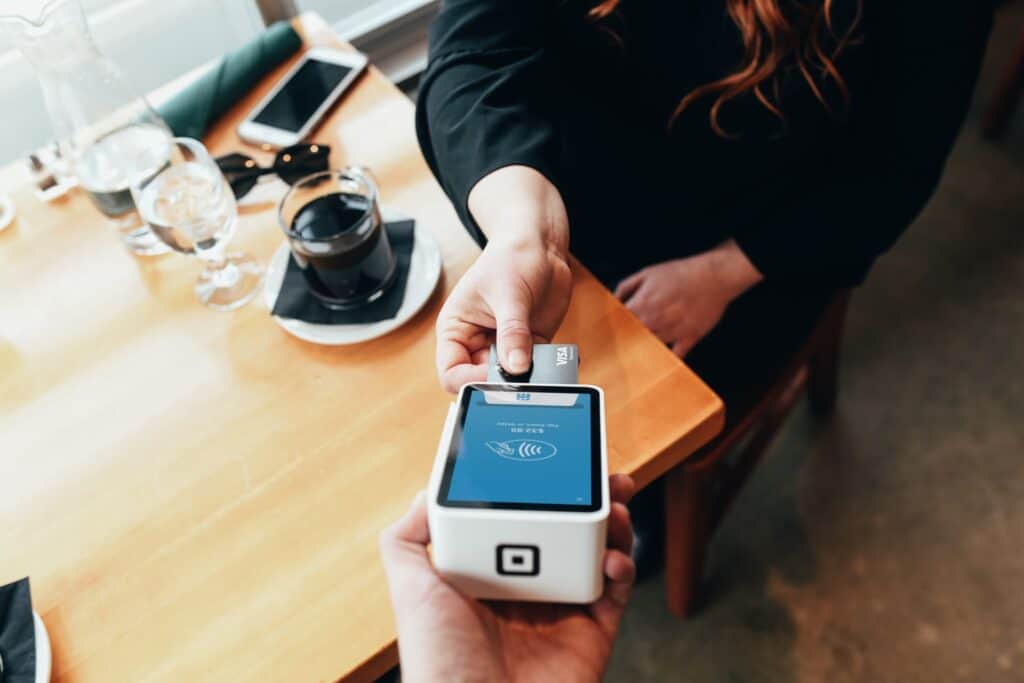 Para acumular pontos no cartão, use-o em todas as suas compras