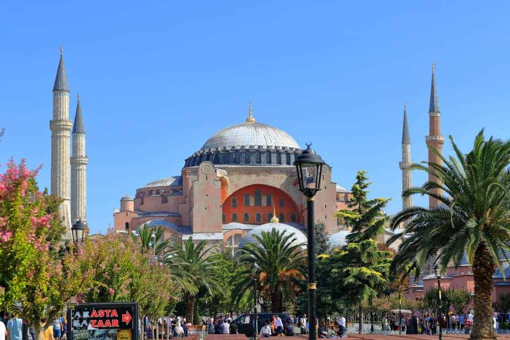 Hagia Sophia eine Rundreise durch das Museum mit einem Guide startet ab 9,50€ das Ticket Hagia Sophia eine Rundreise durch das Museum mit einem Guide startet ab 9,50€ das Ticket