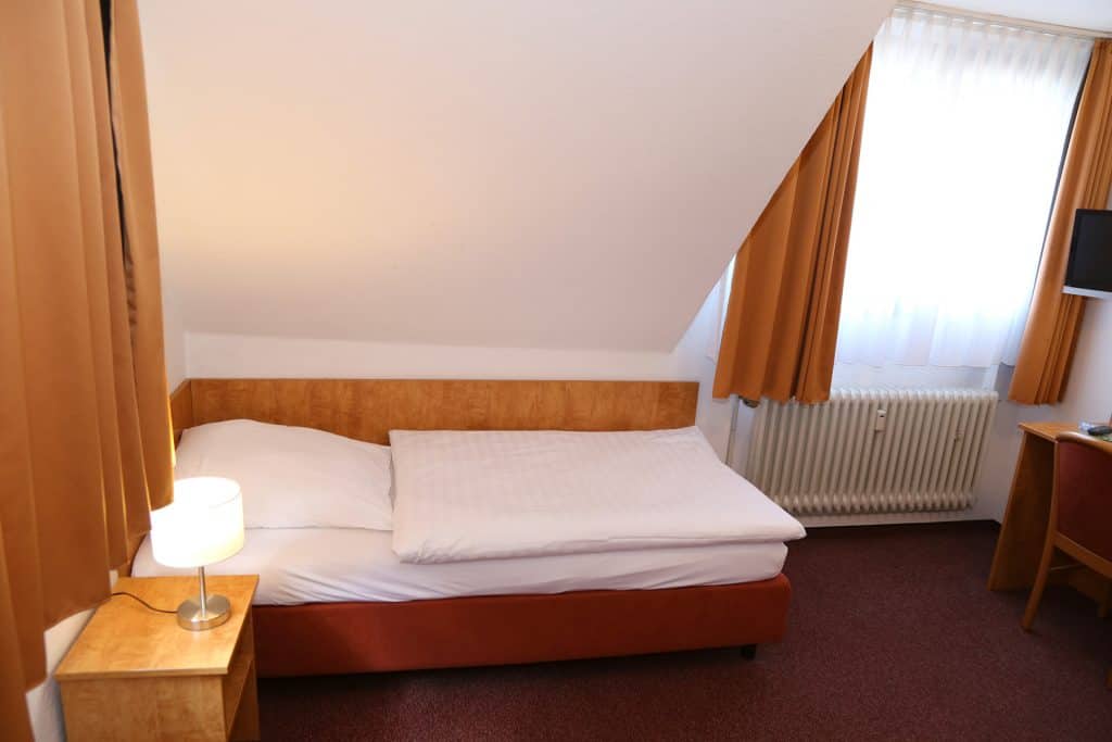 Economy Einzelzimmer Bett