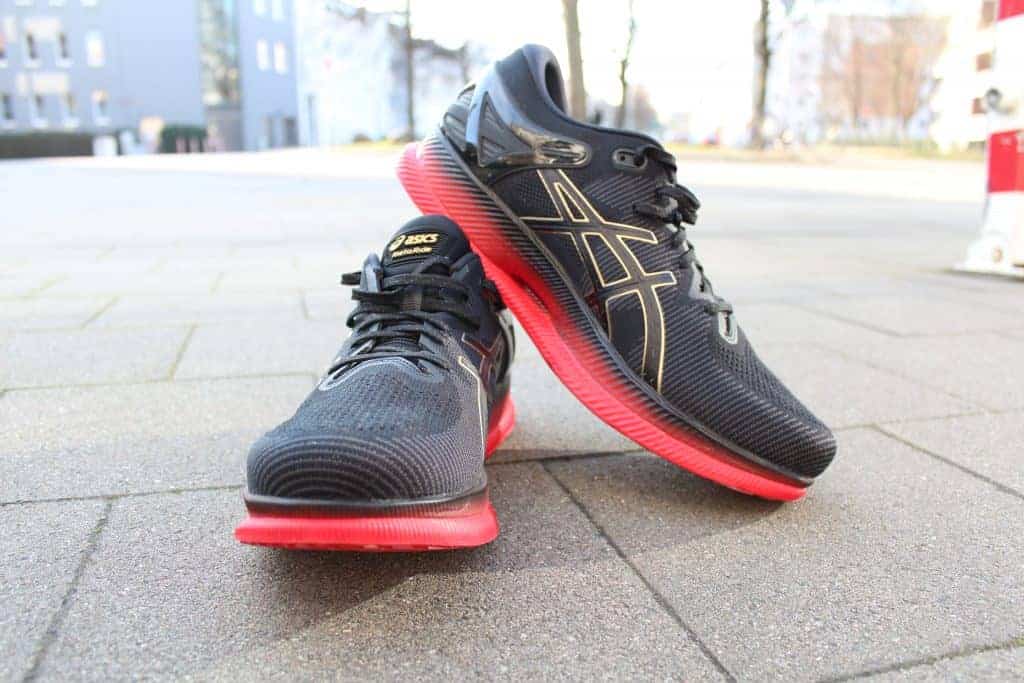 ASICS Metaride steht auf dem Weg.