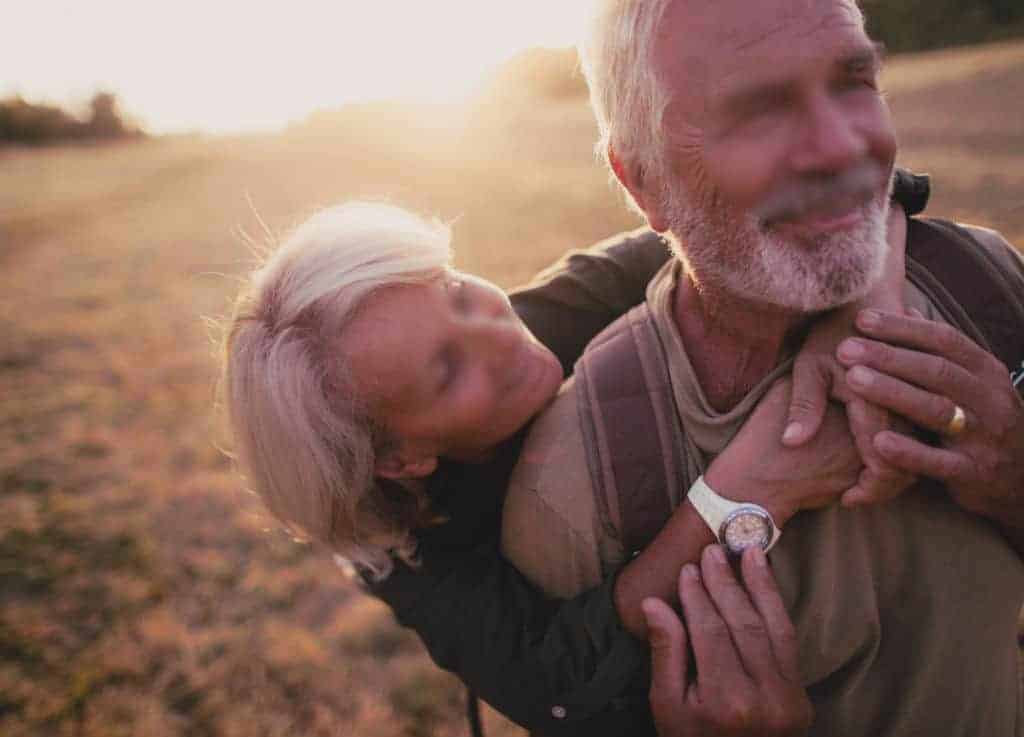Oser une étreinte éphémère avec une amie d’enfance Oser une étreinte éphémère avec une amie d’enfance