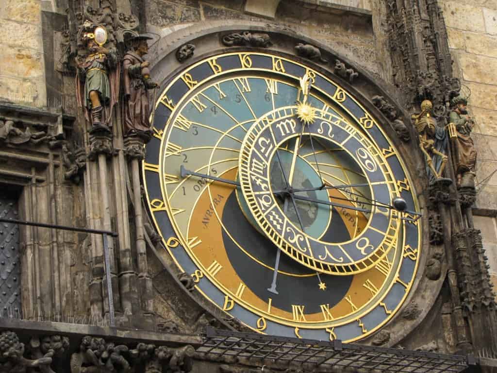 gypsycouple-prague-astronomical-clock