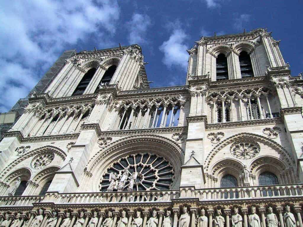 Romantic in Paris Notre-Dame