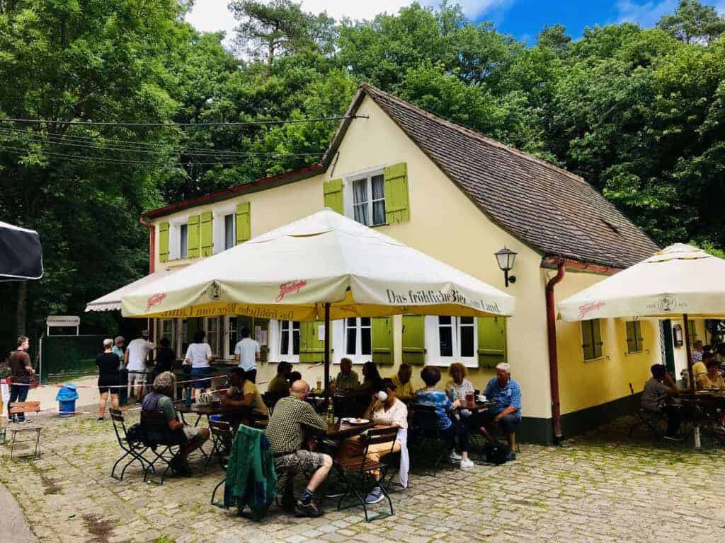 Der Biergarten am Steinbrüchlein in Nürnberg.