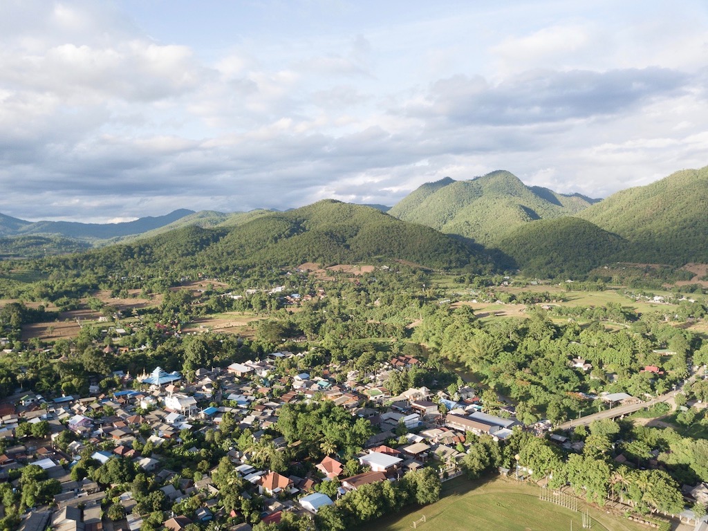 Leben in Thailand: Pai inmitten von gruenen Huegeln