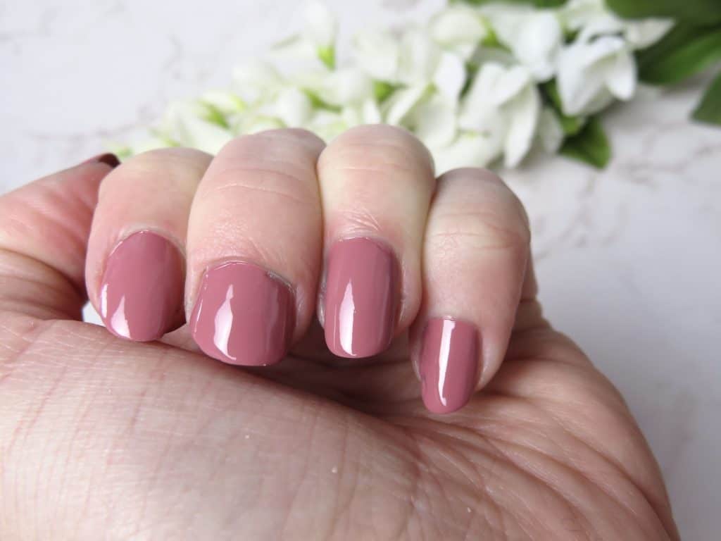 Swatch nagellak color riche loreal paris 'roze ballet'