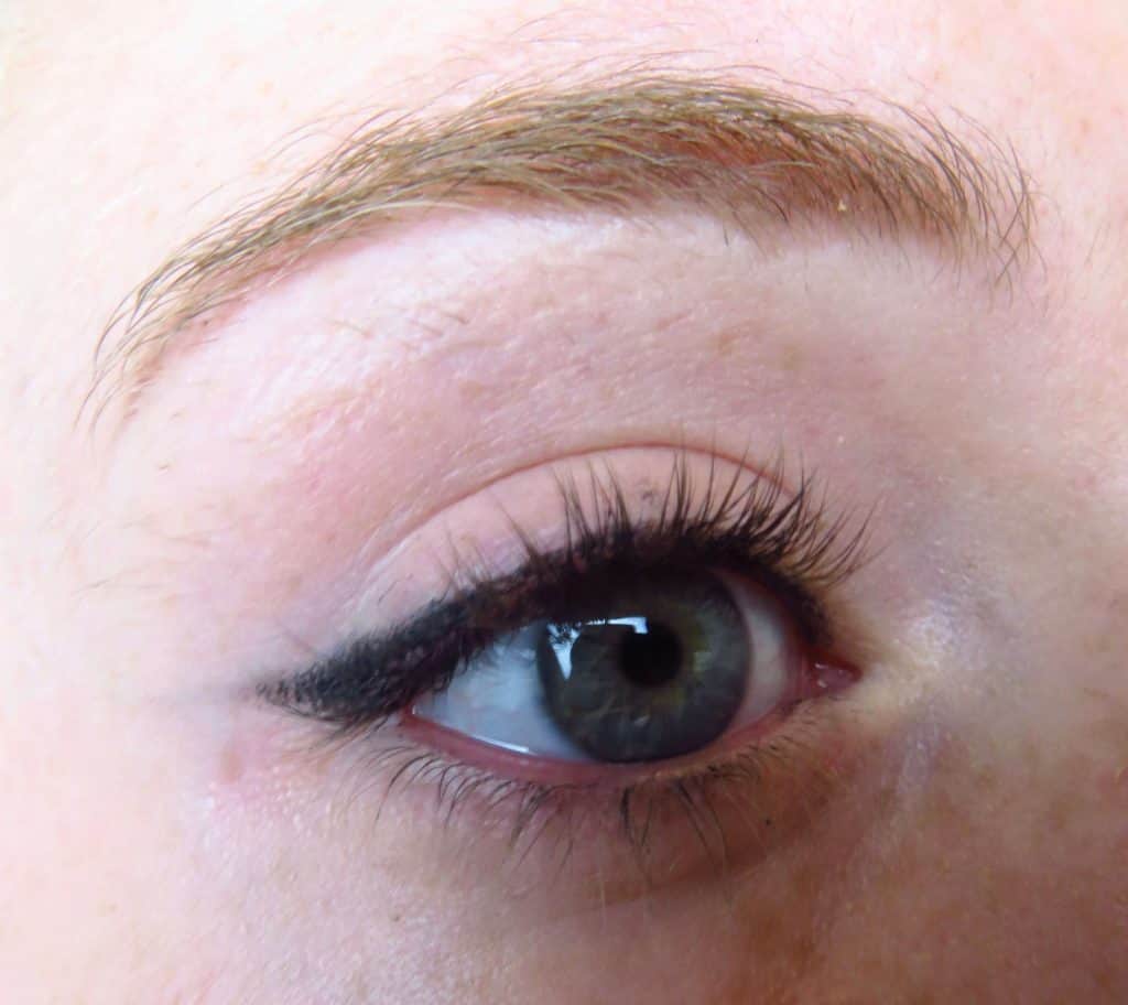 Essence oogpotlood als eyeliner