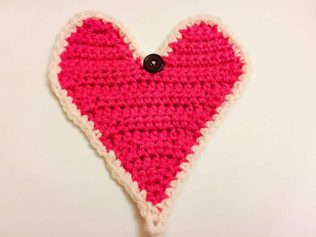 picture of pink heart crochet gift card holder with button
