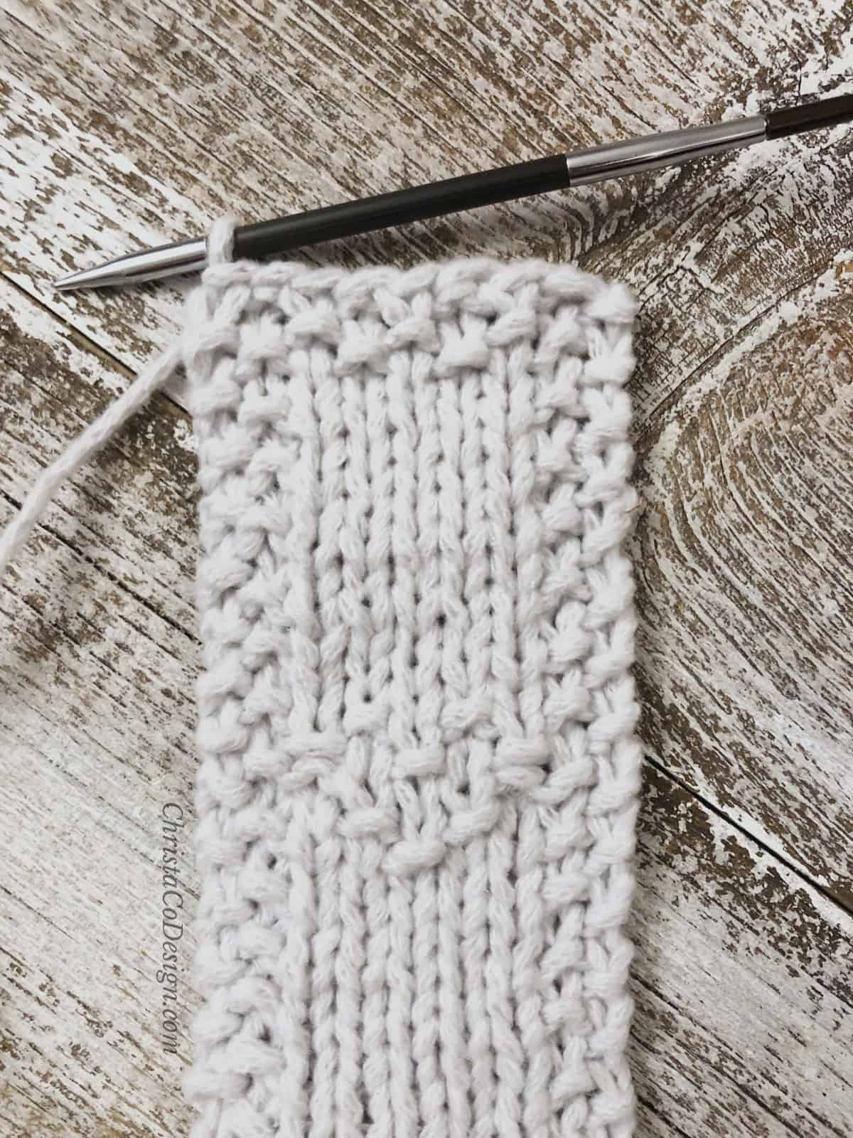 picture of white knit bookmark free beginner knitting pattern finished on needle