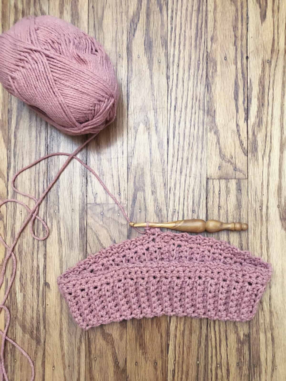 picture of bottom up hat crochet ribbing in pink with wooden hook ergonomic