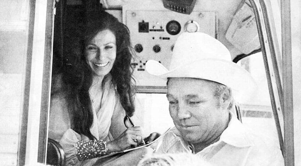 Loretta lynn and husband wedding picture information