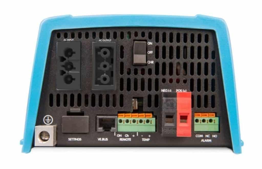 MULTI Victron Combiné chargeur 230/12V et convertisseur 12/230V Victron