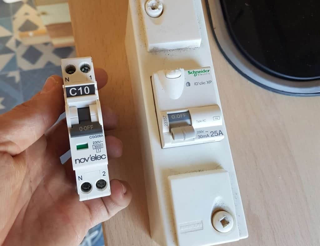 Disjoncteurs 230V C10 et differentiel 30mA