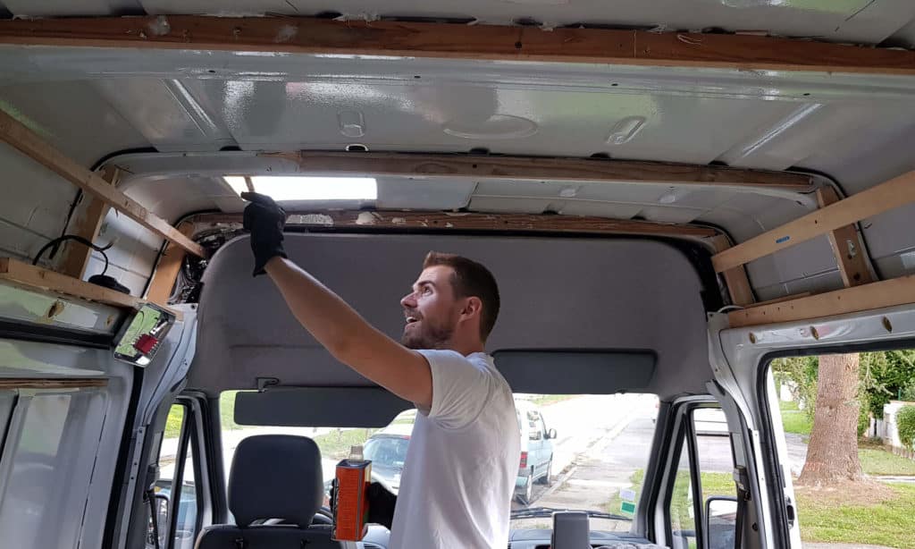 Ouverture pour lanterneau d'un Mercedes Sprinter aménagé