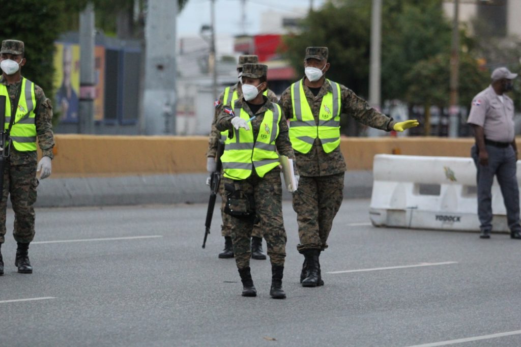 Militares toque de queda 2
