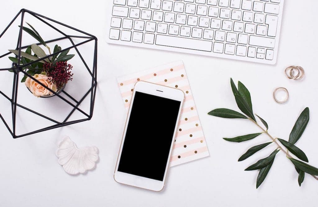 Have you decided it's time to take a break from social media but you're just not sure how to do it? Do you cut all ties or gradually reduce your time? Here's our guide to taking a break from social media the easy way.