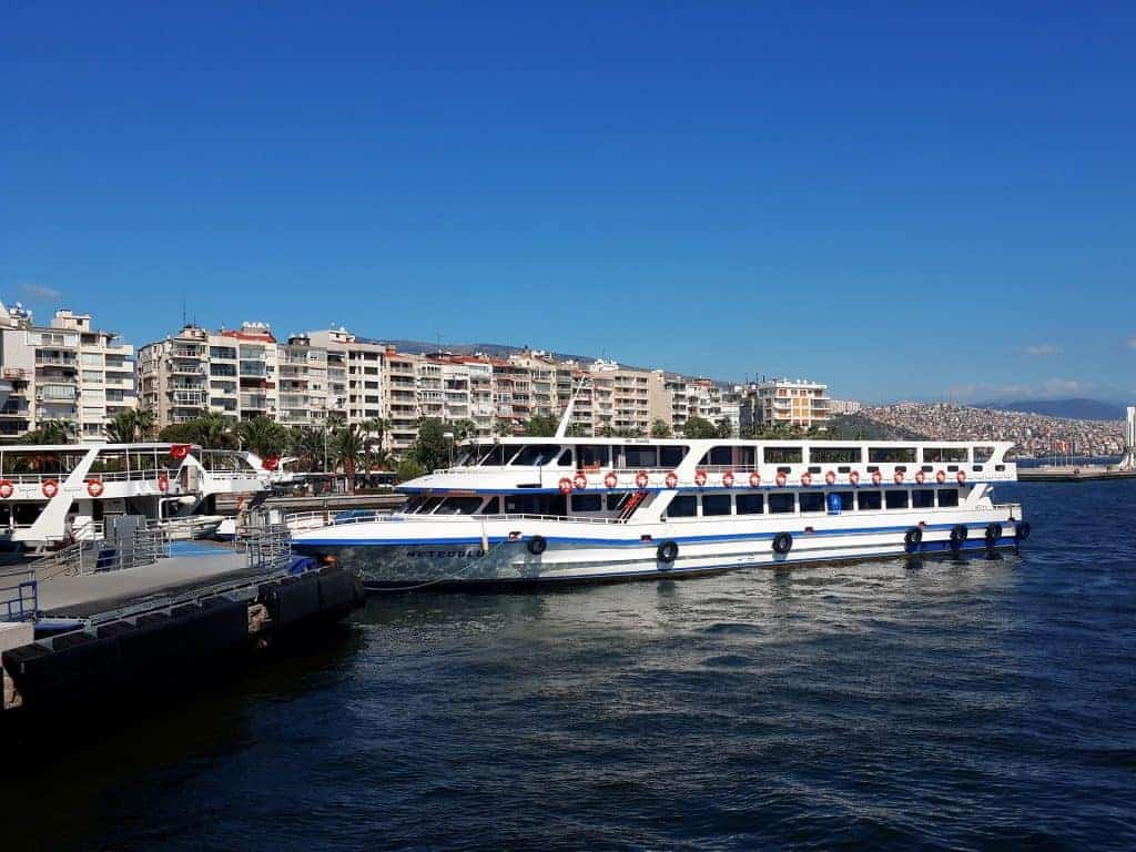 Hafen von Izmir ob mit dem Hop on Hop off Boot oder mit einer Tour auf die Nachbarinseln Hafen von Izmir ob mit dem Hop on Hop off Boot oder mit einer Tour auf die Nachbarinseln