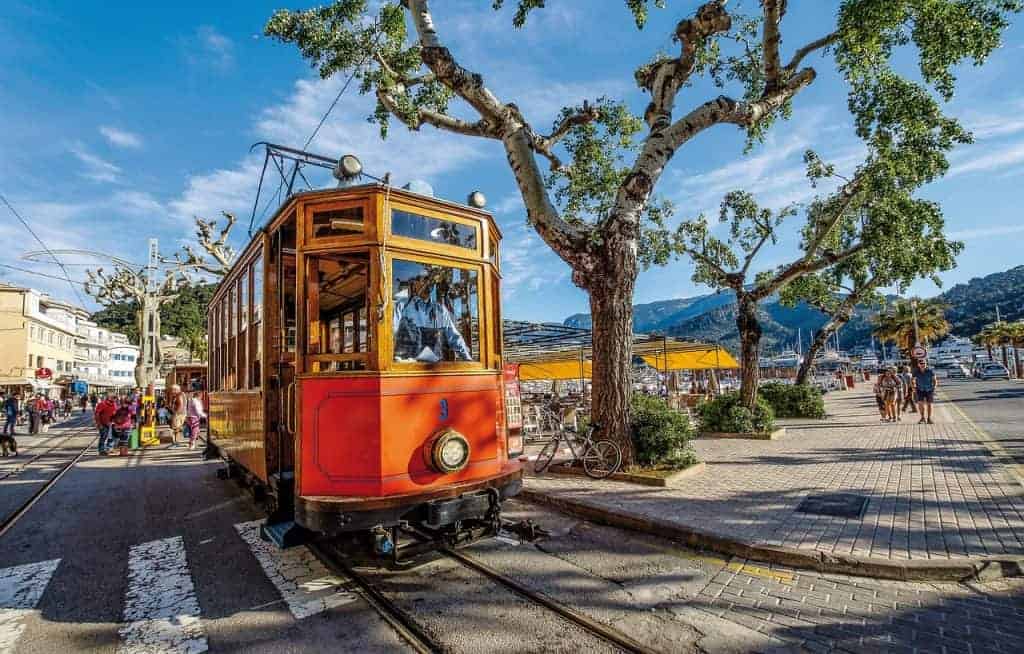 Ein muss für Inselliebhaber - von Palma mit der Inselbahn nach Port de Soller Ein muss für Inselliebhaber - von Palma mit der Inselbahn nach Port de Soller