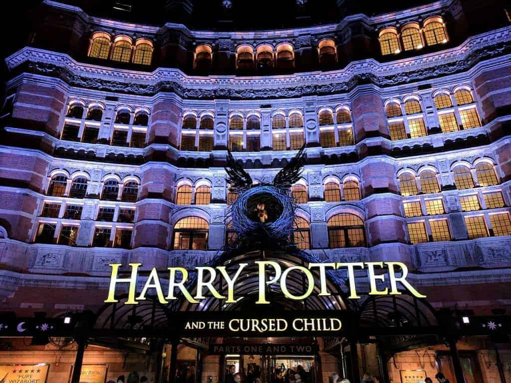 J.K Rowling - Harry Potter und das verwuschene Kind Theater in Hamburg J.K Rowling - Harry Potter und das verwuschene Kind Theater in Hamburg