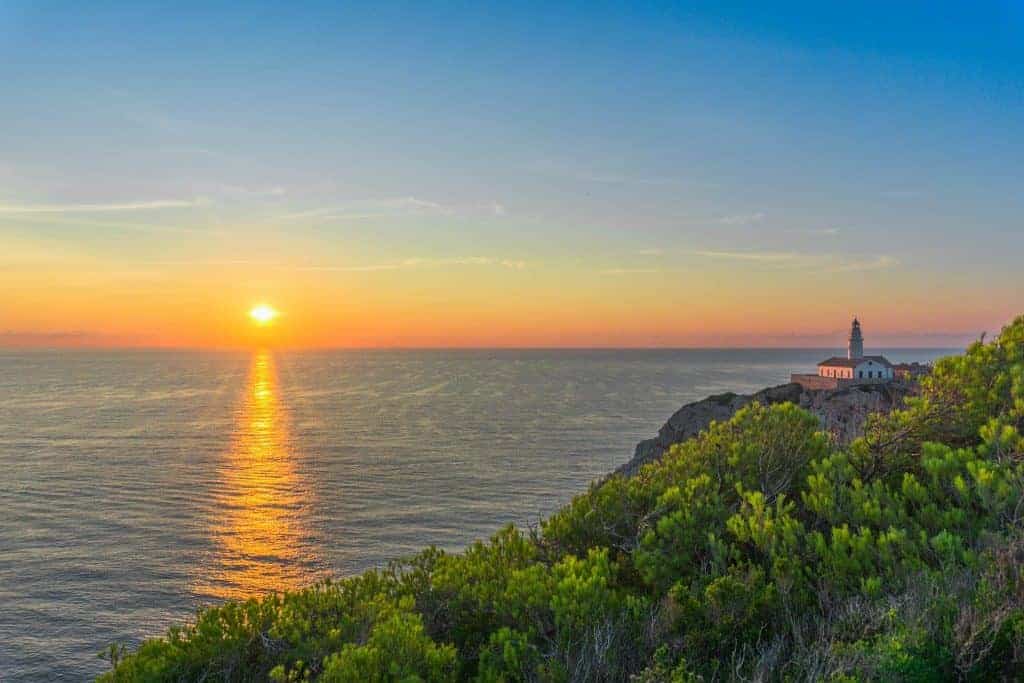 Sonnenuntergang schon früh am Morgen Sonnenuntergang schon früh am Morgen
