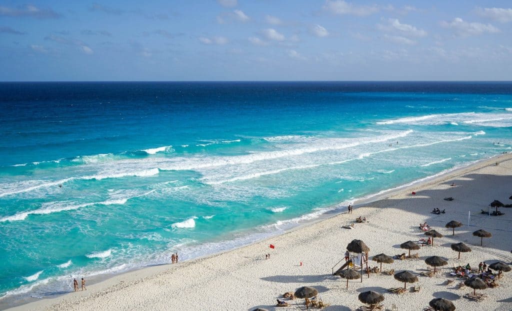 Ein weißer Sandstrand der extrem weitläufig ist - Mexiko Badeurlaub Ein weißer Sandstrand der extrem weitläufig ist - Mexiko Badeurlaub