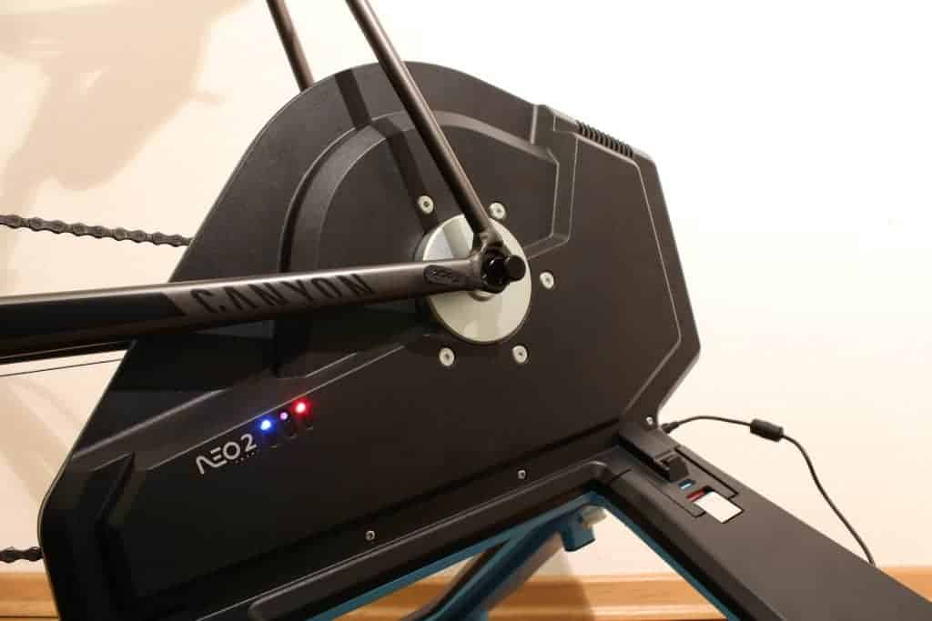 Tacx Neo 2 Smart Seitenansicht mit LEDs