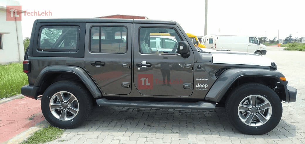 Jeep wrangler side view