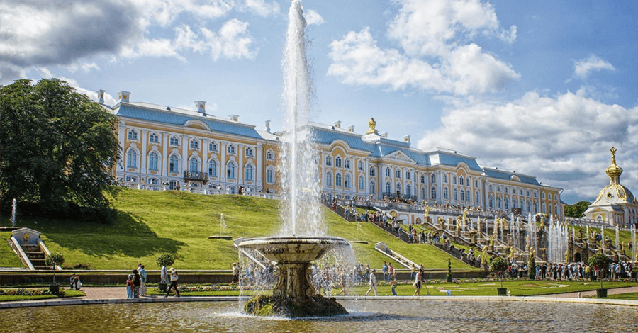 Du lịch Saint Petersburg choáng ngợp với các cung điện lộng lẫy