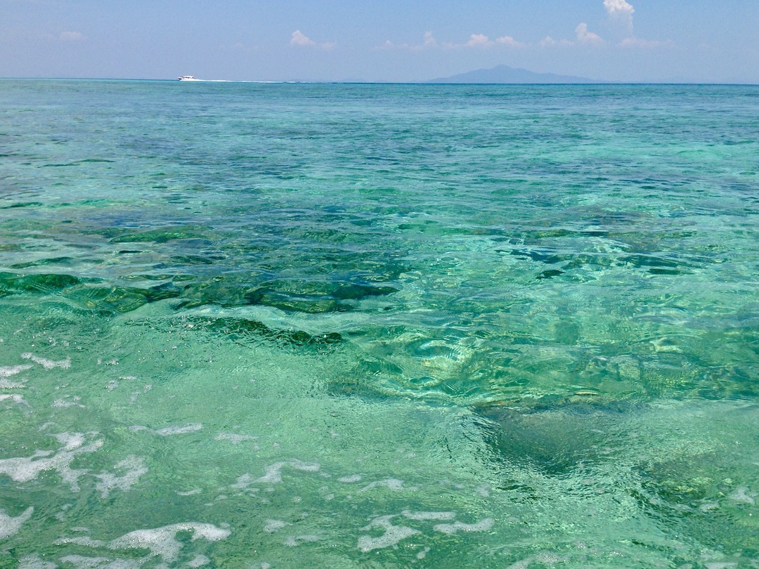 Türkisfarbenes Meer in Thailand