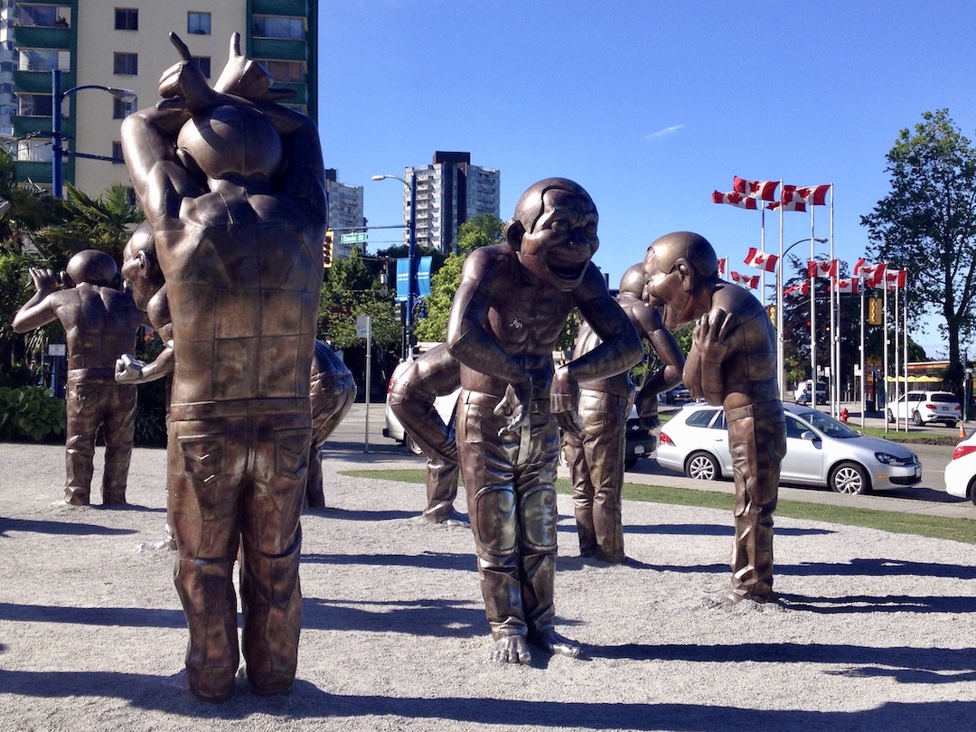 A-maze-ing Laughter: Installation im West End