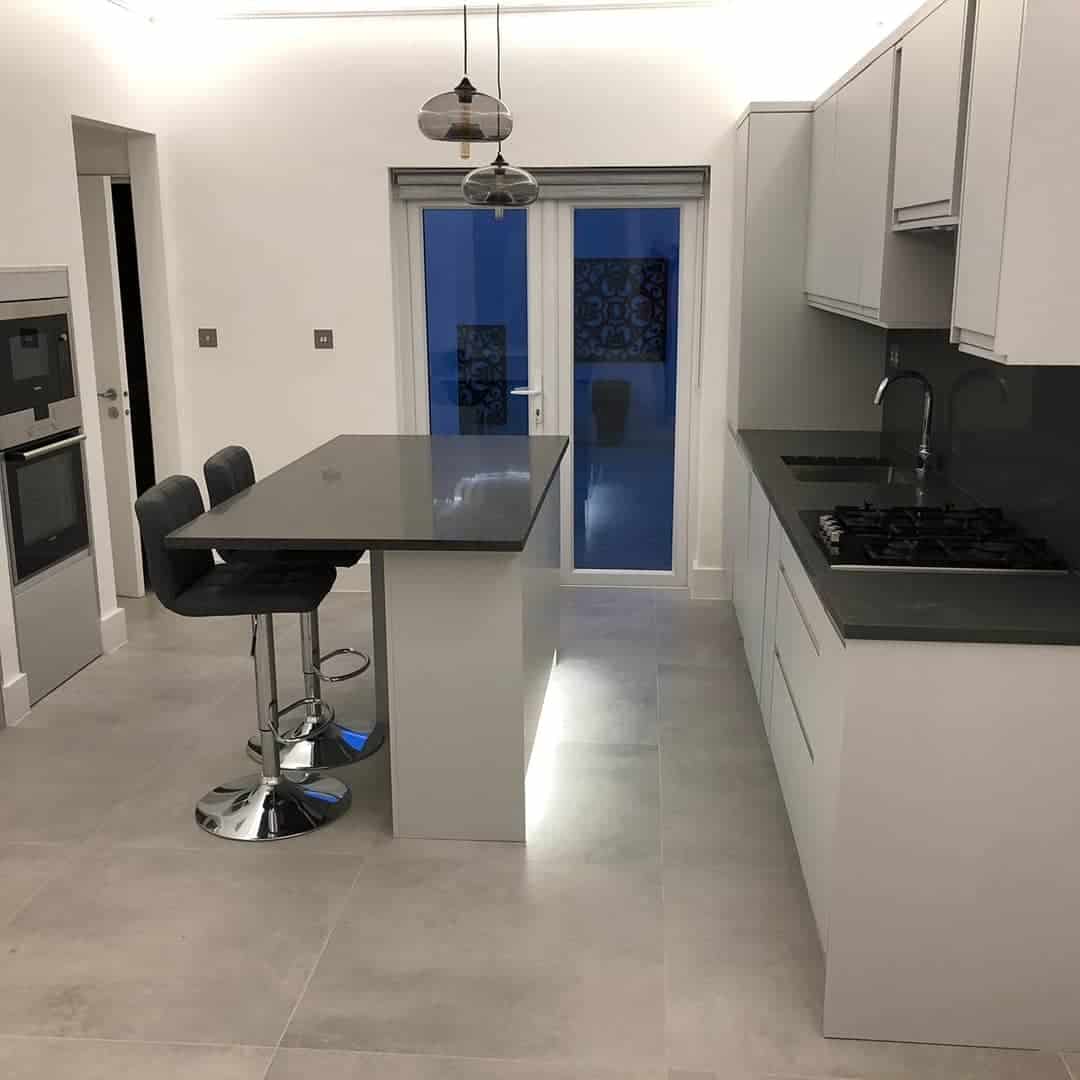 dark grey quartz worktops, kitchen dark worktop, stone dark worktop, dark quartz